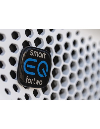 Logo / emblème / badge smart EQ pour la calandre avant de la smart fortwo forfour 453