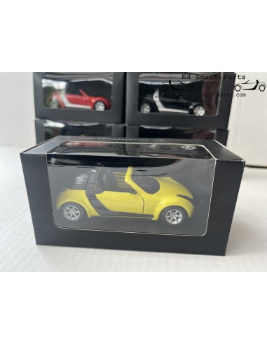 Pullback smart roadster coupé 1:33 estrela brilho amarelo/preto SMARTWARE