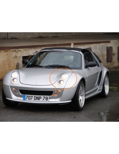 Moldura do farol do Smart Roadster Brabus deixada pronta para ser pintada